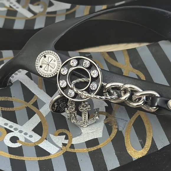 Guess Flip Flops - Picture 8 of 8